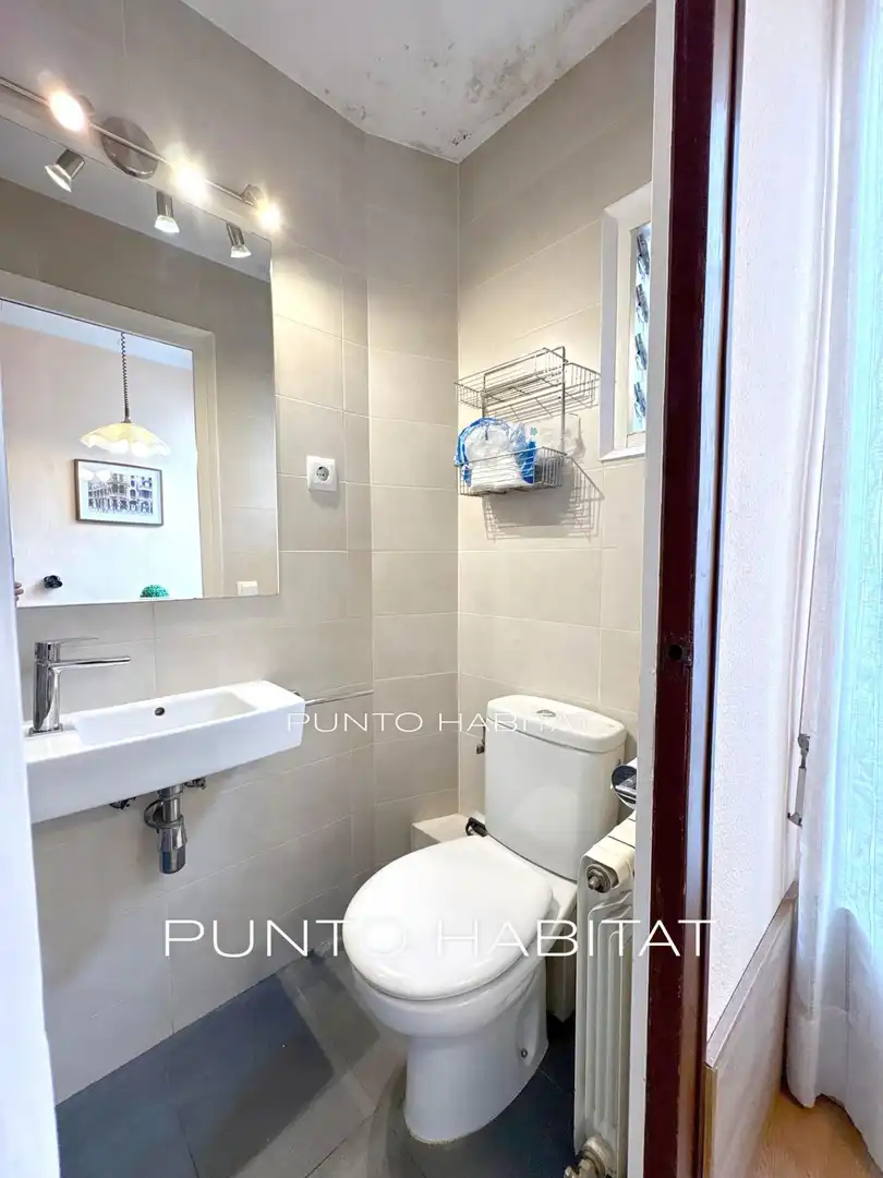 Bathroom of Flat for sale in Barcelona  with Air Conditioner, Heating and Parquet flooring