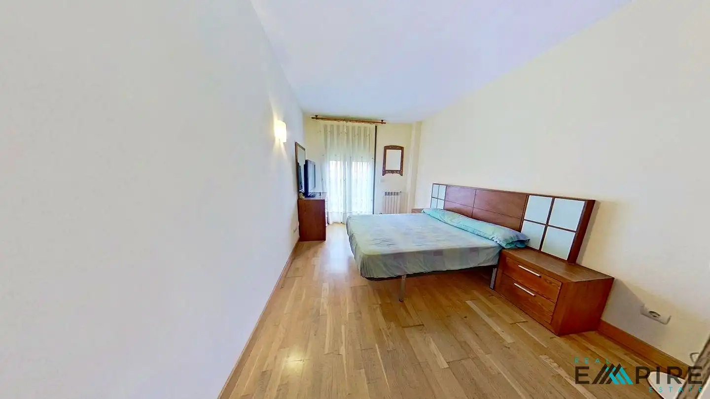 Dormitori de Casa adosada en venda en Parla amb Aire condicionat, Calefacció i Jardí privat