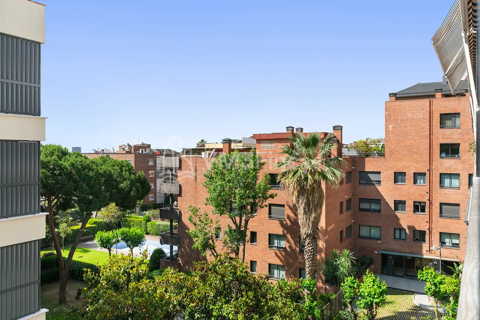 Außenansicht von Wohnung zur Miete in Barcelona mit Klimaanlage, Heizung und Parkett