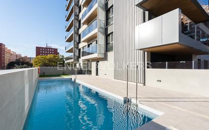 Swimming pool of Flat for sale in  Valencia Capital  with Terrace and Balcony