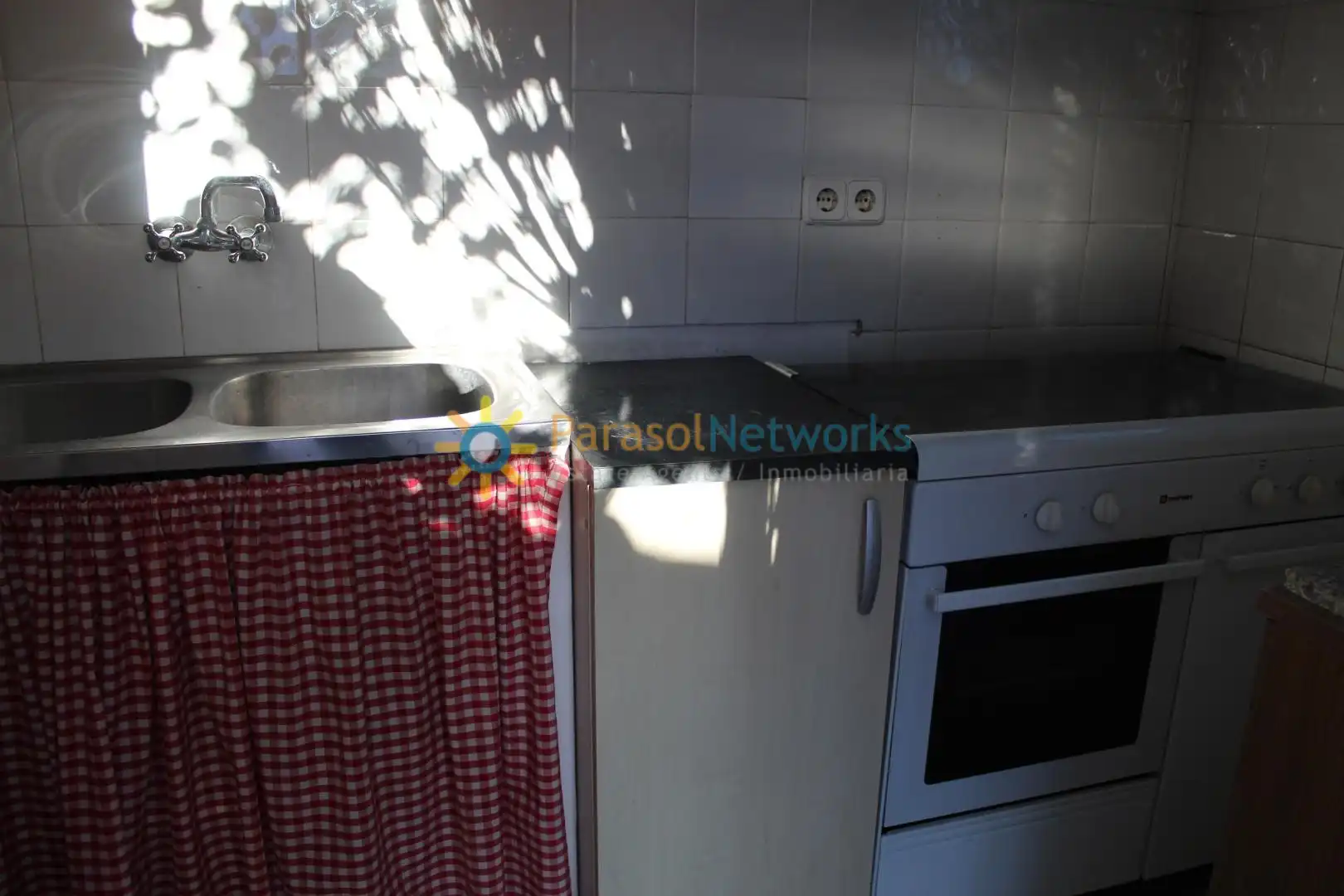 Cuina de Casa o xalet de lloguer en Oliva amb Aire condicionat, Jardí privat i Terrassa