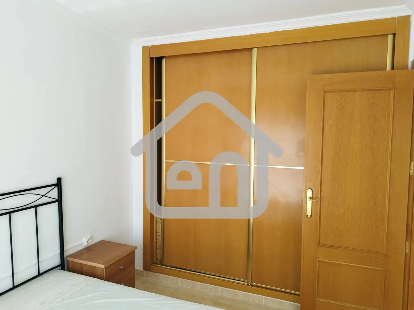Casa adosada en venta en Calle Bodega, Requena