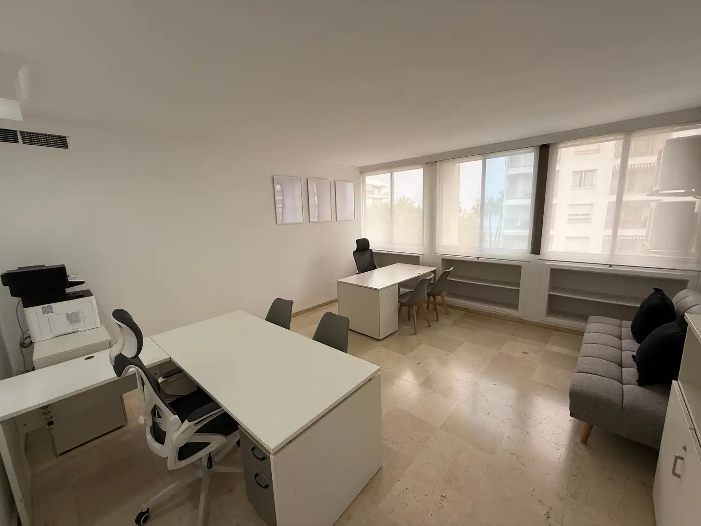 Bureau avec ascenseur à louer à Calle Real 85