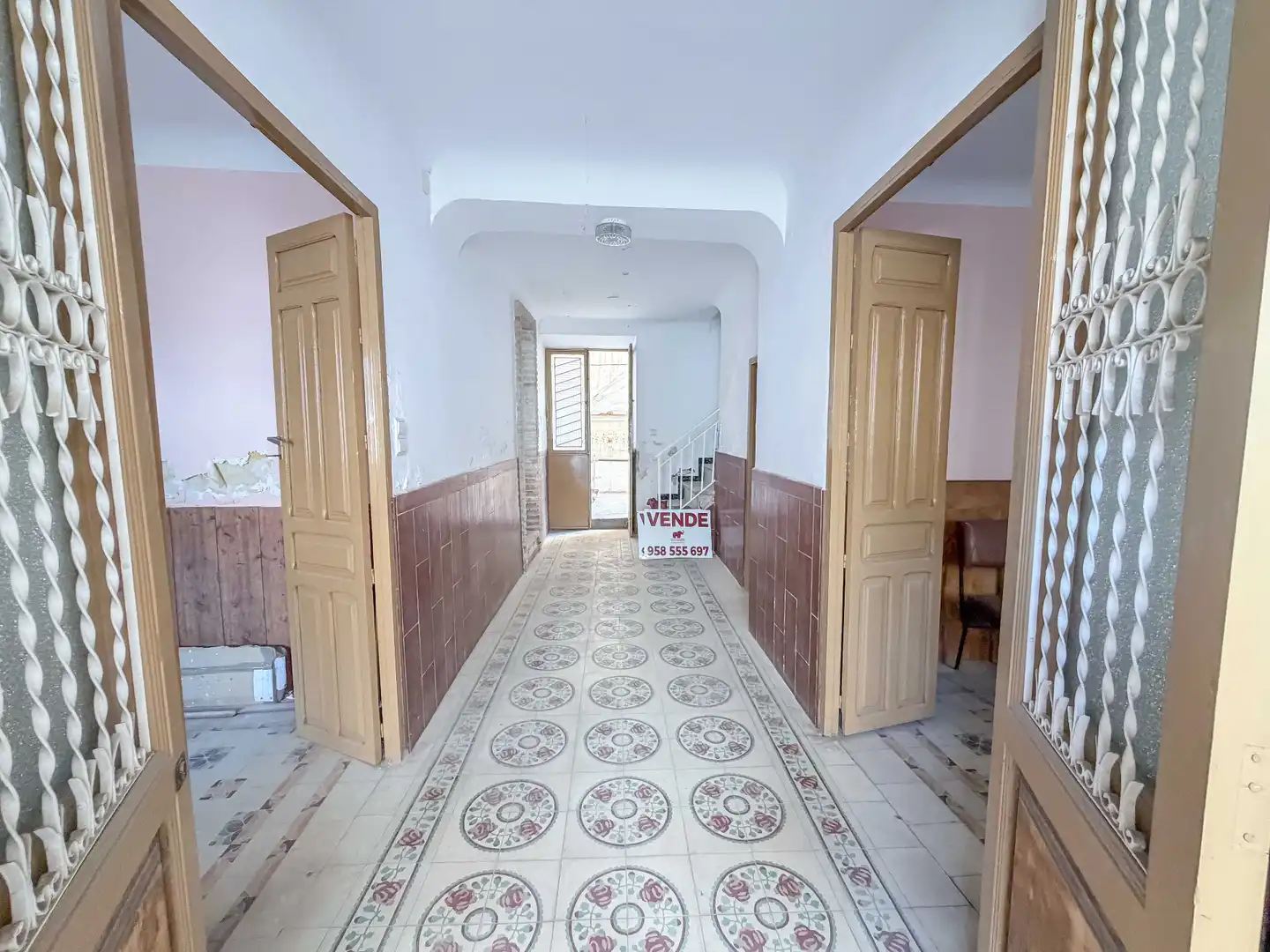 Country house zum Verkauf in Loja mit Balkon