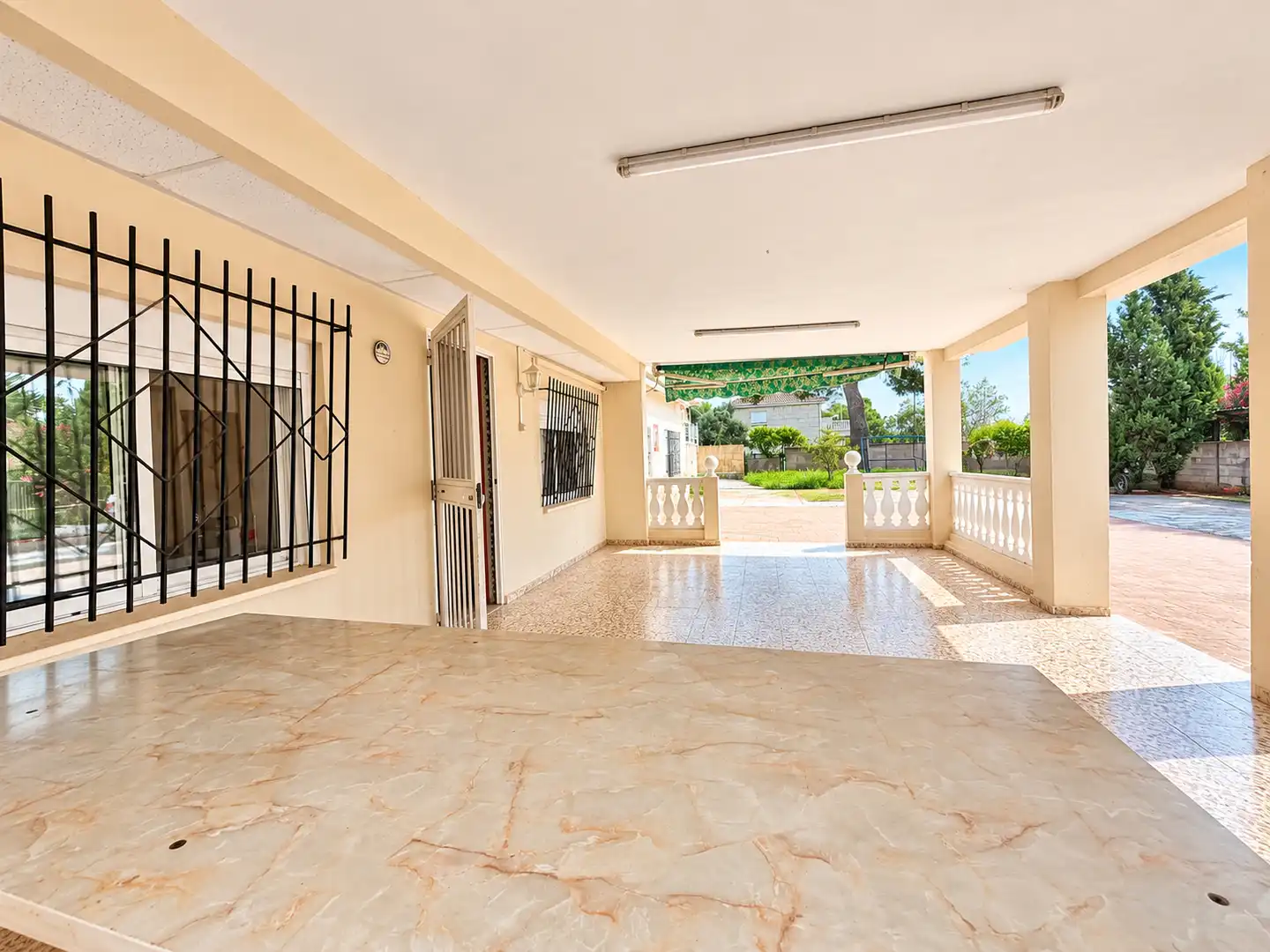 Chalet con piscina en venta en Montserrat, imagen 2