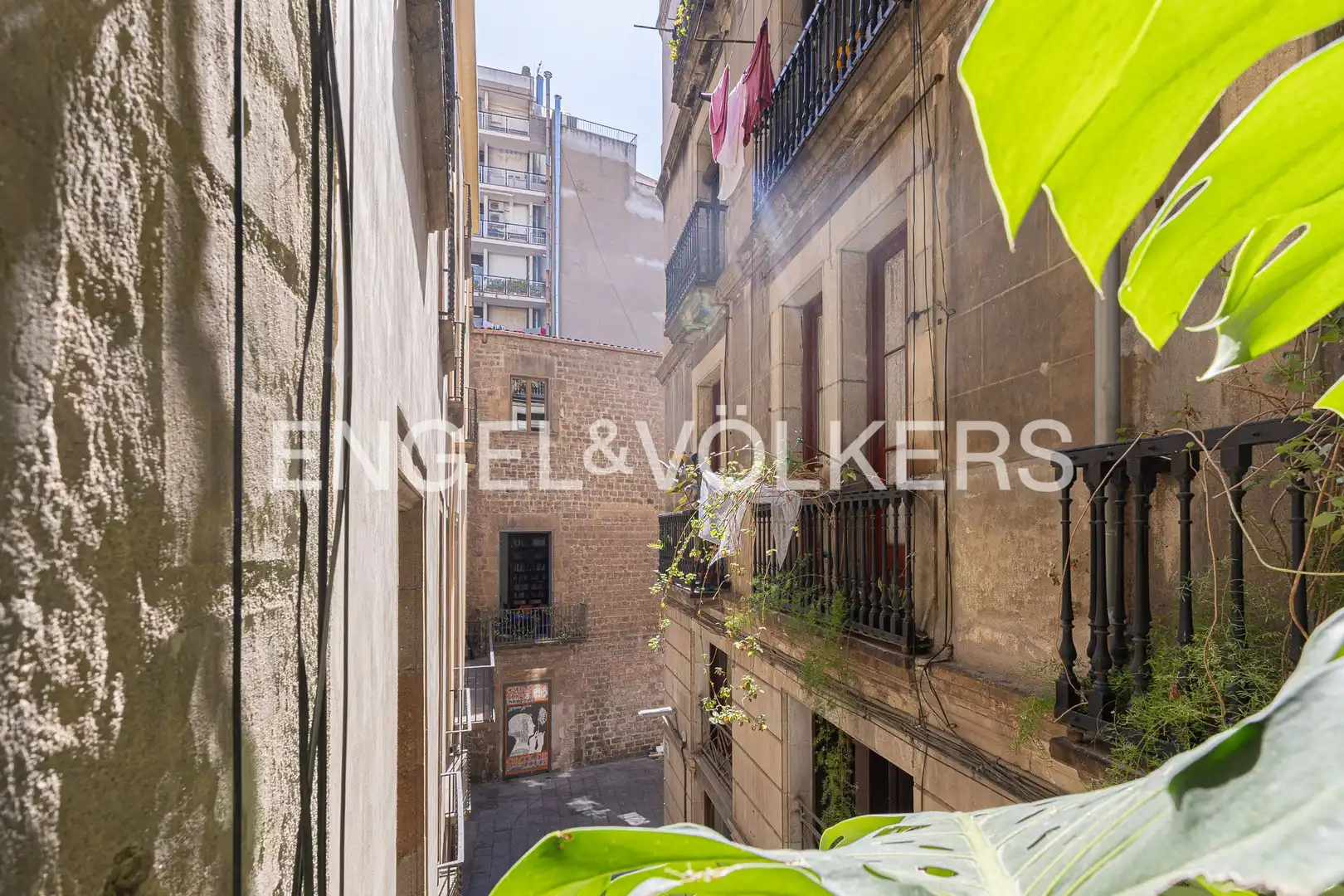 Außenansicht von Maisonette zum Verkauf in Barcelona mit Klimaanlage, Heizung und Möbliert