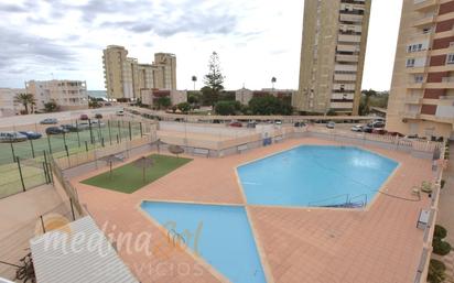 Piscina de Apartament en venda en La Manga del Mar Menor amb Balcó