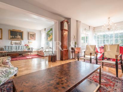 Sala d'estar de Casa o xalet en venda en La Moraleja amb Aire condicionat i Terrassa