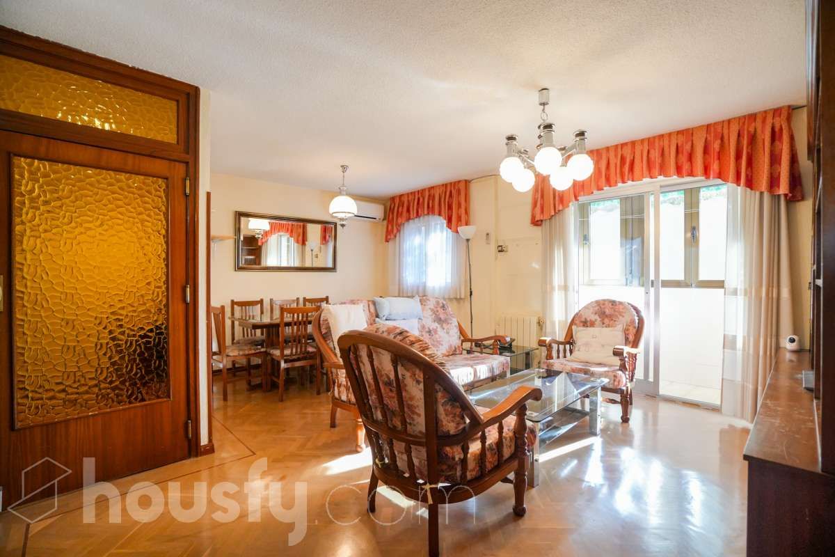 Living room of Flat for sale in  Madrid Capital  with Air Conditioner, Heating and Furnished