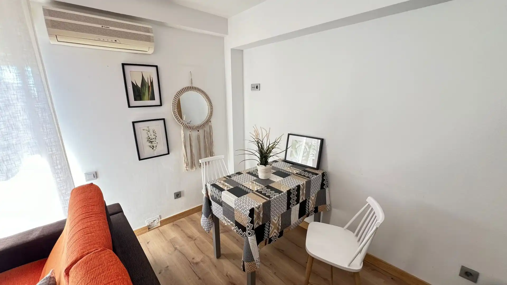 Comedor de Apartamento de alquiler en Níjar con Aire acondicionado, Calefacción y Amueblado