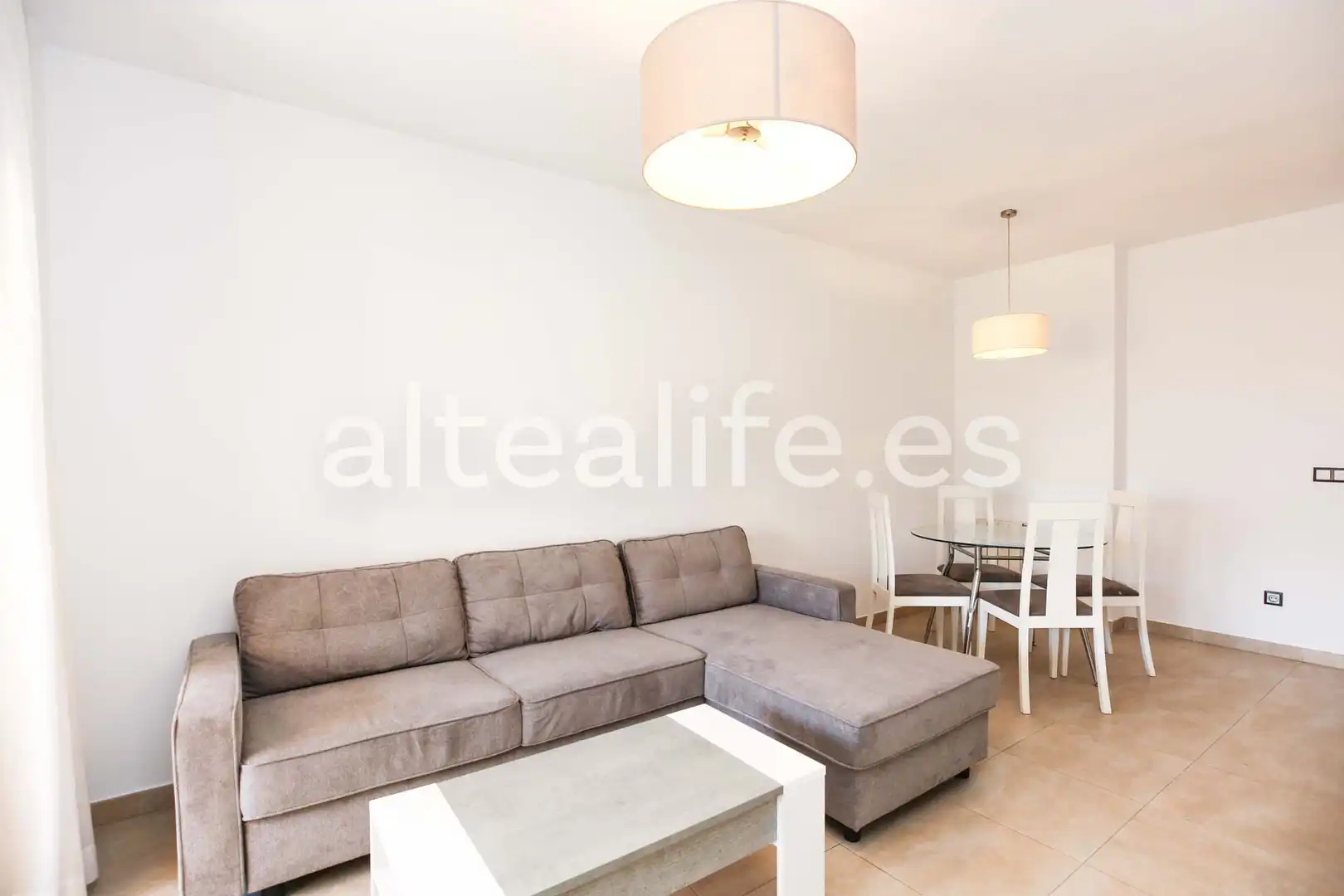 Sala de estar de Apartamento de alquiler en L'Alfàs del Pi con Aire acondicionado, Terraza y Trastero