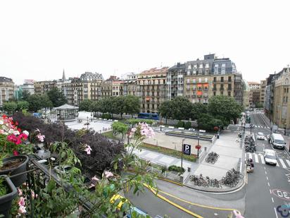 Vista exterior de Apartament de lloguer en Donostia - San Sebastián  amb Aire condicionat i Balcó