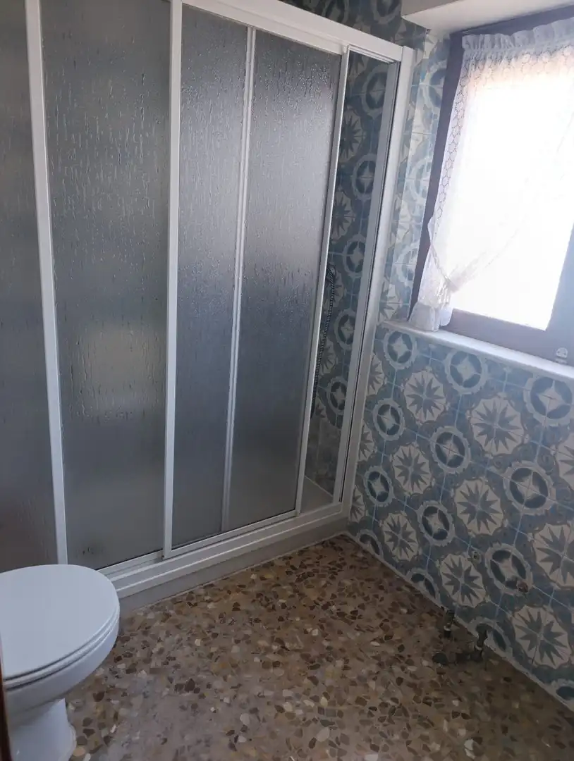 Baño de Casa o chalet en venta en Valdepeñas con Calefacción, Trastero y Balcón