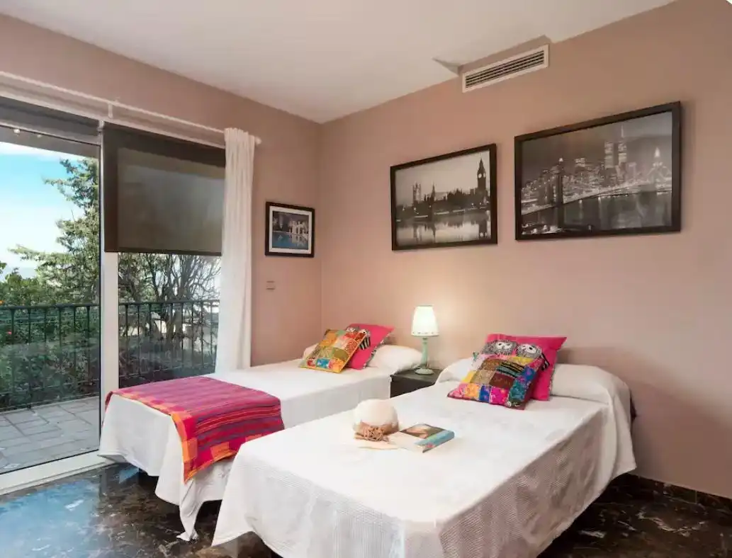 Dormitori de Casa o xalet en venda en Alhaurín de la Torre amb Aire condicionat, Piscina i Balcó