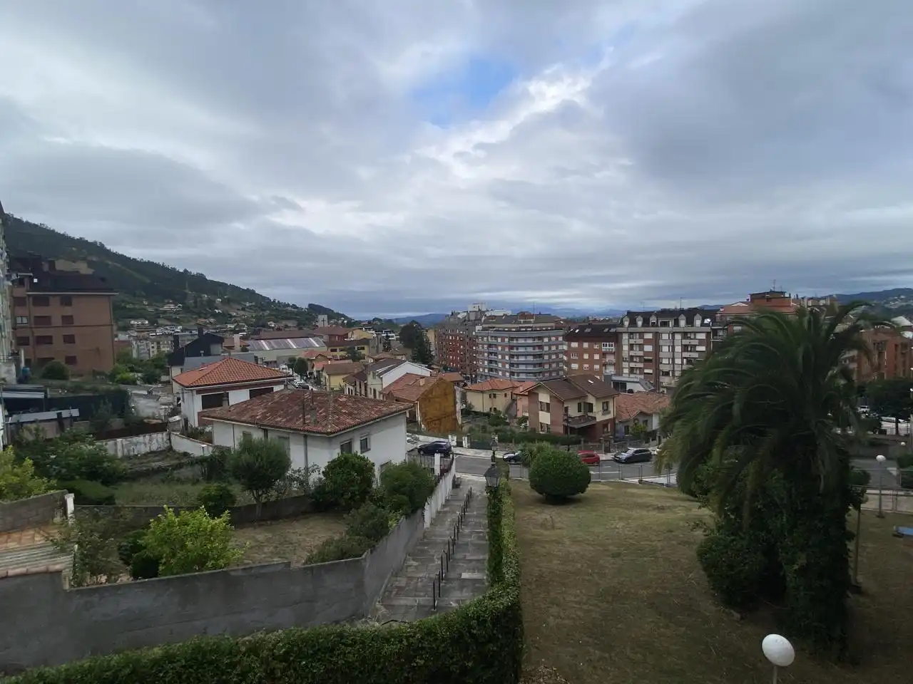 Vista exterior de Piso en venta en Oviedo  con Trastero