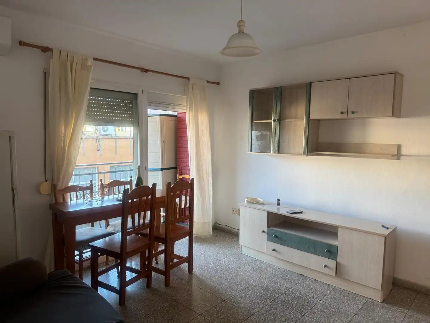 Comedor de Piso para compartir en Marbella con Aire acondicionado, Terraza y Amueblado