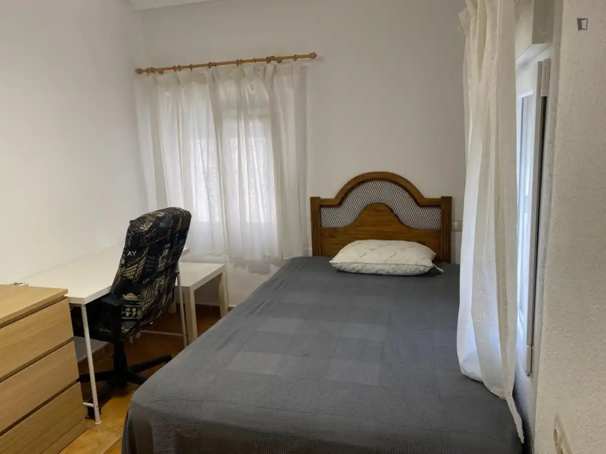 Dormitori de Apartament per a compartir en Murcia amb Aire condicionat, Calefacció i Moblat