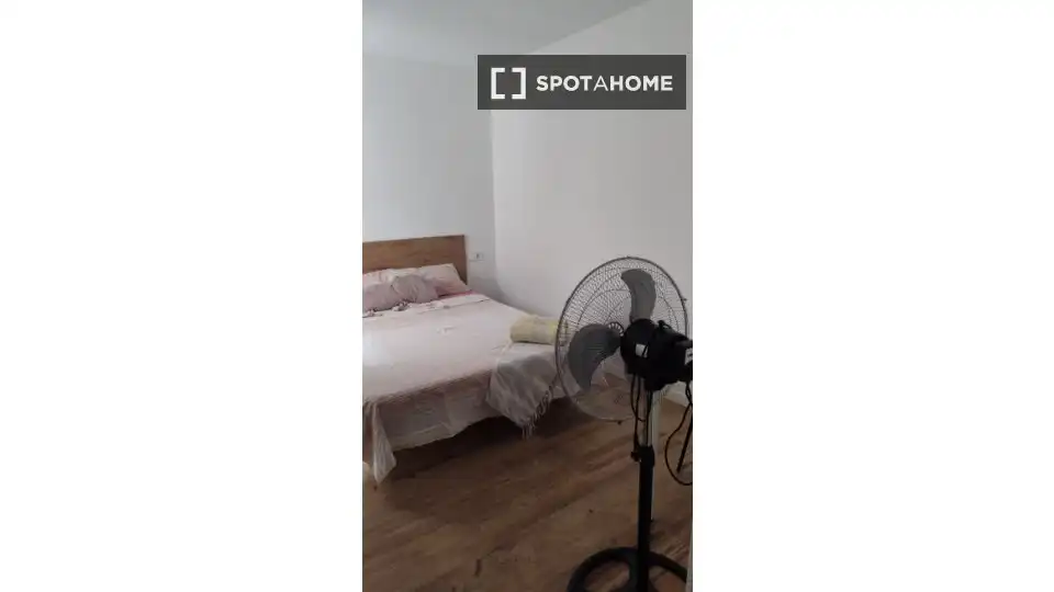 Habitación de Piso de alquiler en Valencia con Aire acondicionado, Calefacción y Amueblado