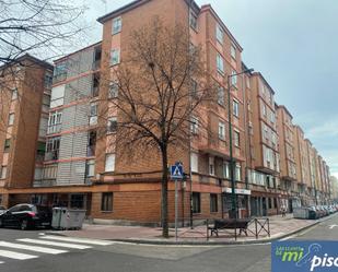 Exterior view of Flat for sale in Valladolid Capital  with Terrace, Oven and Microwave