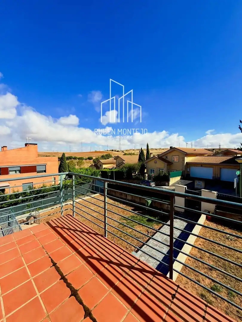 Vista exterior de Casa adosada en venda en Villamayor, Salamanca