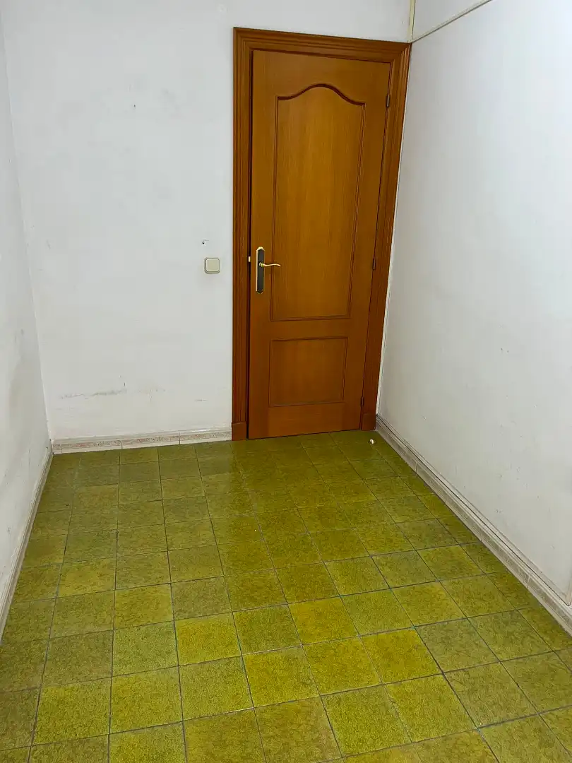 Flat for sale in Sabadell  with Air Conditioner, Heating and Oven