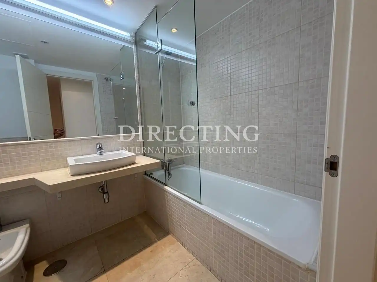 Baño de Piso de alquiler en Madrid con Aire acondicionado y Calefacción