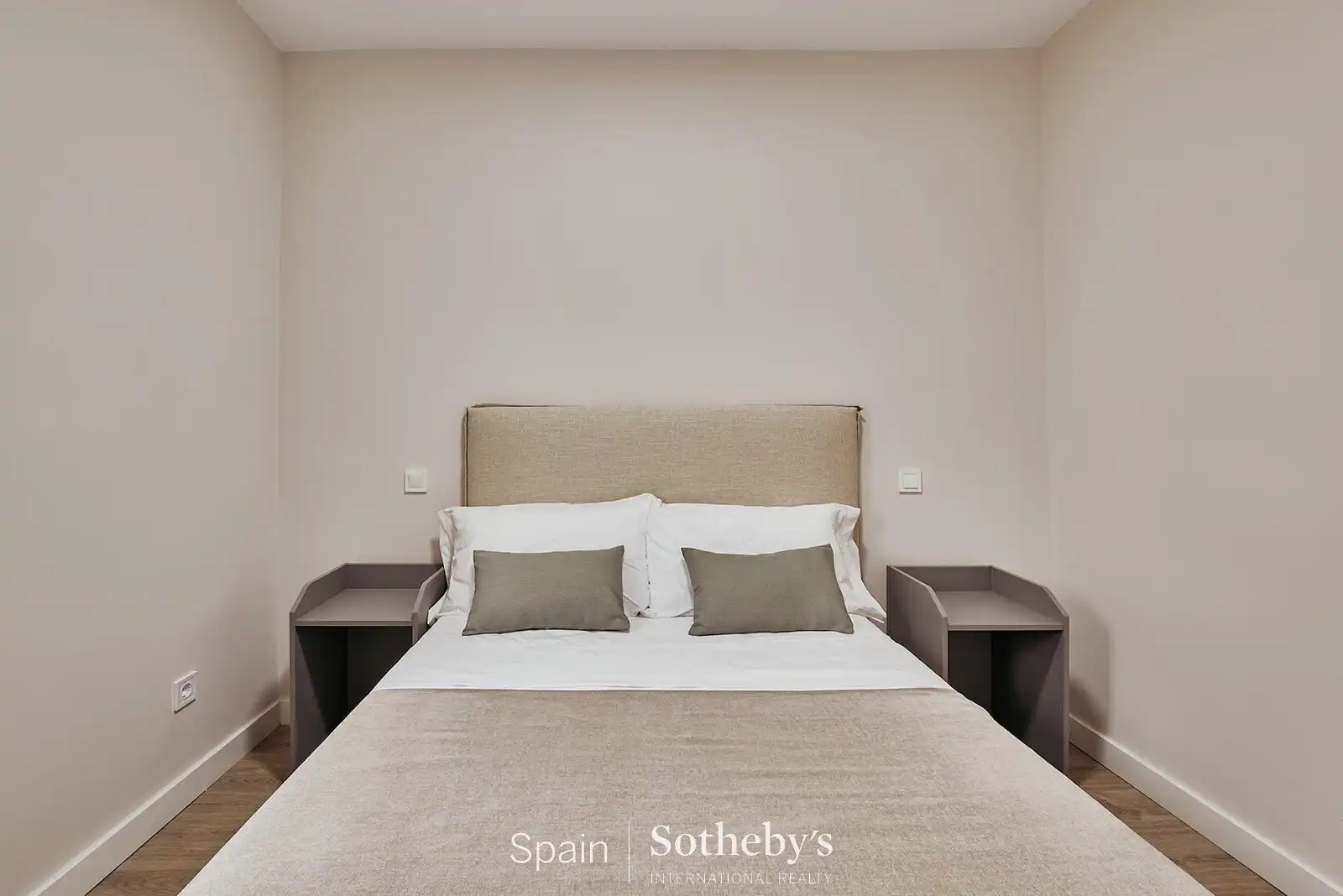 Dormitori de Apartament en venda en Madrid amb Aire condicionat i Calefacció