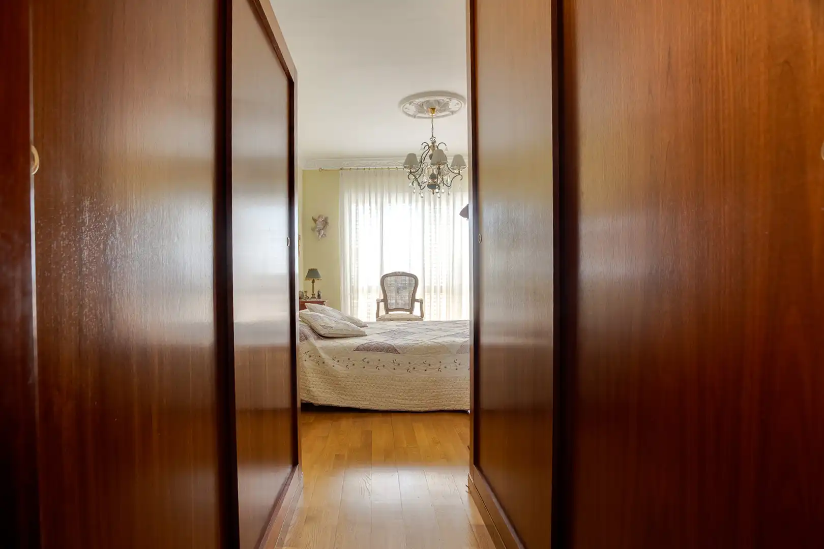 Schlafzimmer von Einfamilien-Reihenhaus zum Verkauf in Premià de Dalt mit Klimaanlage, Heizung und Privatgarten
