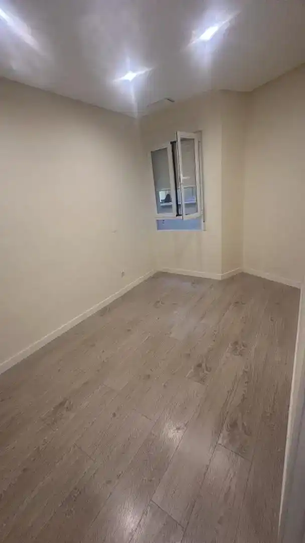 Schlafzimmer von Wohnungen zur Miete in  Madrid Capital mit Klimaanlage, Schwimmbad und Balkon
