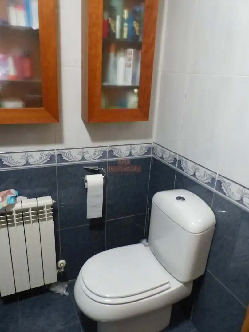 Badezimmer von Wohnung zur Miete in Albacete mit Heizung und Balkon