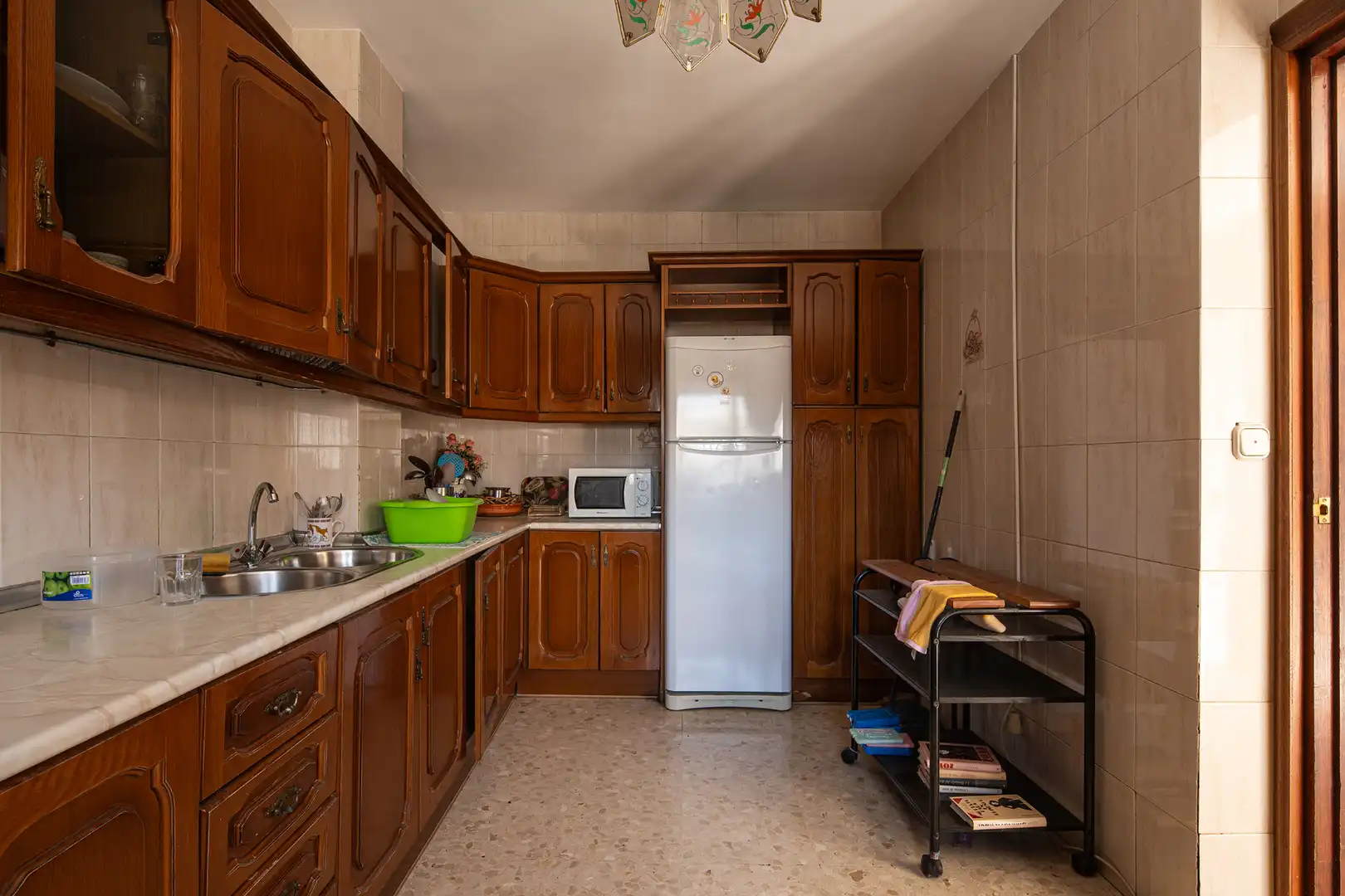 Küche von Einfamilien-Reihenhaus zum Verkauf in Granada mit Klimaanlage, Privatgarten und Terrasse