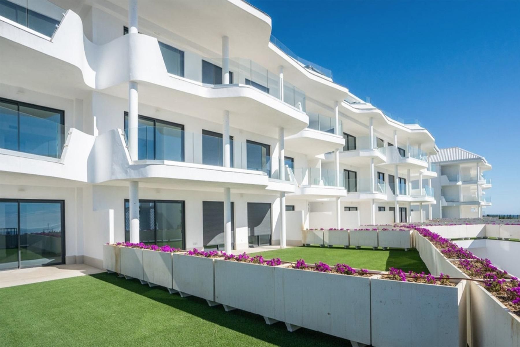Flat for sale in Avenida Avenida de Fuengirola, Las Gaviotas  - Carvajal