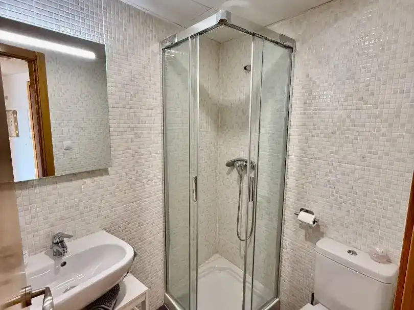 Badezimmer von Wohnung zur Miete in Pedrola mit Parkett, Möbliert und Balkon