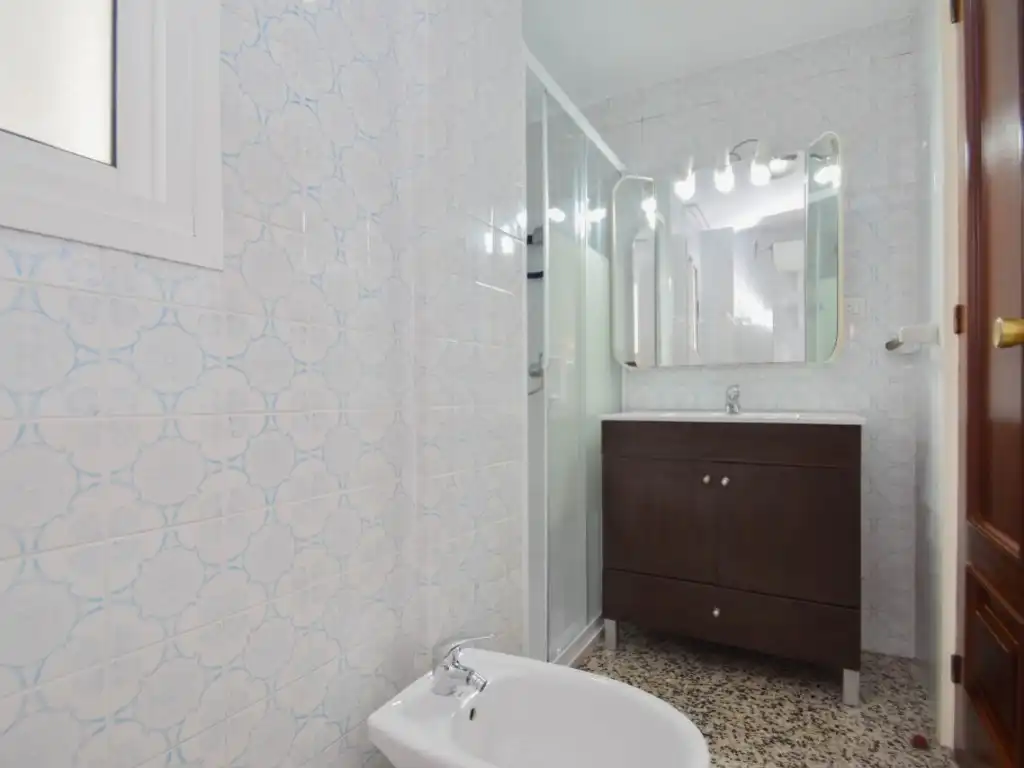 Badezimmer von Wohnung zur Miete in Granada mit Möbliert