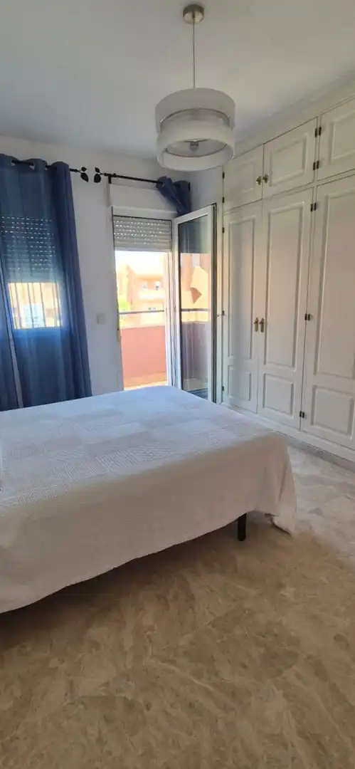Habitación de Casa adosada de alquiler en Manilva con Aire acondicionado, Terraza y Amueblado