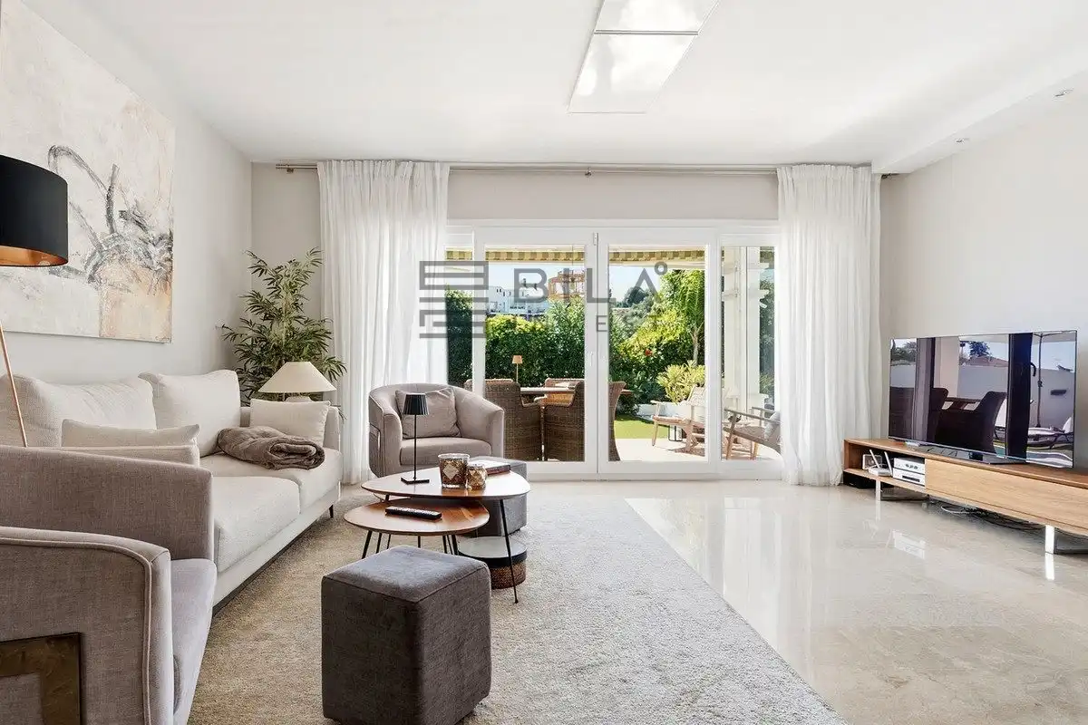 Detached house with pool for sale in Cerros del Aguila, imagen 9