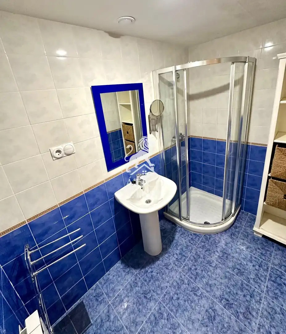 Baño de Piso en venta en León Capital  con Calefacción, Terraza y Trastero