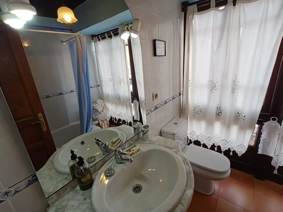 Baño de Casa o chalet en venta en Llanes con Calefacción, Terraza y Trastero