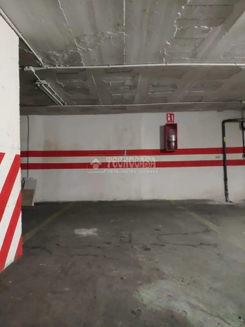 Parkplatz von Garage zum Verkauf in Sevilla