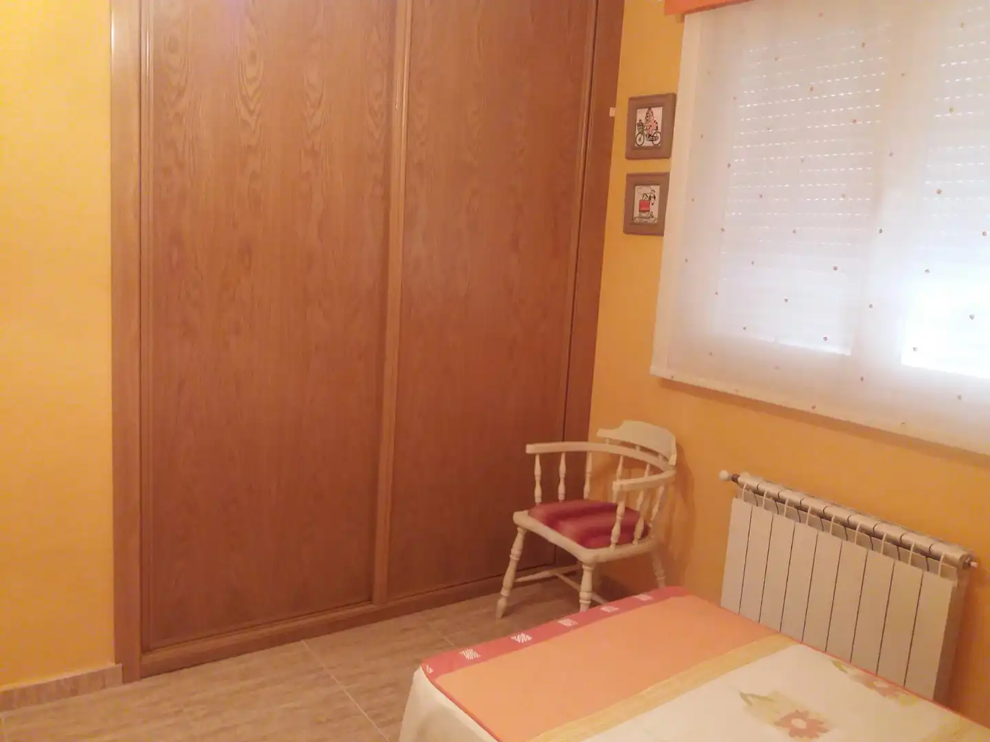 Habitación de Casa adosada en venta en Herencia con Calefacción, Terraza y Amueblado