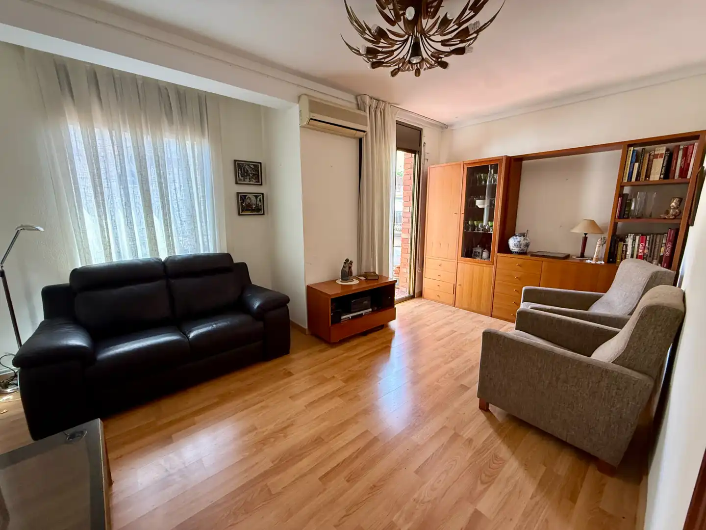 Sala d'estar de Pis en venda en Barcelona amb Aire condicionat, Calefacció i Parquet