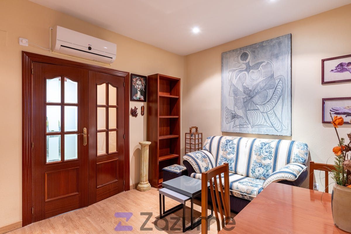 Living room of Flat to rent in  Madrid Capital  with Air Conditioner, Heating and Parquet flooring