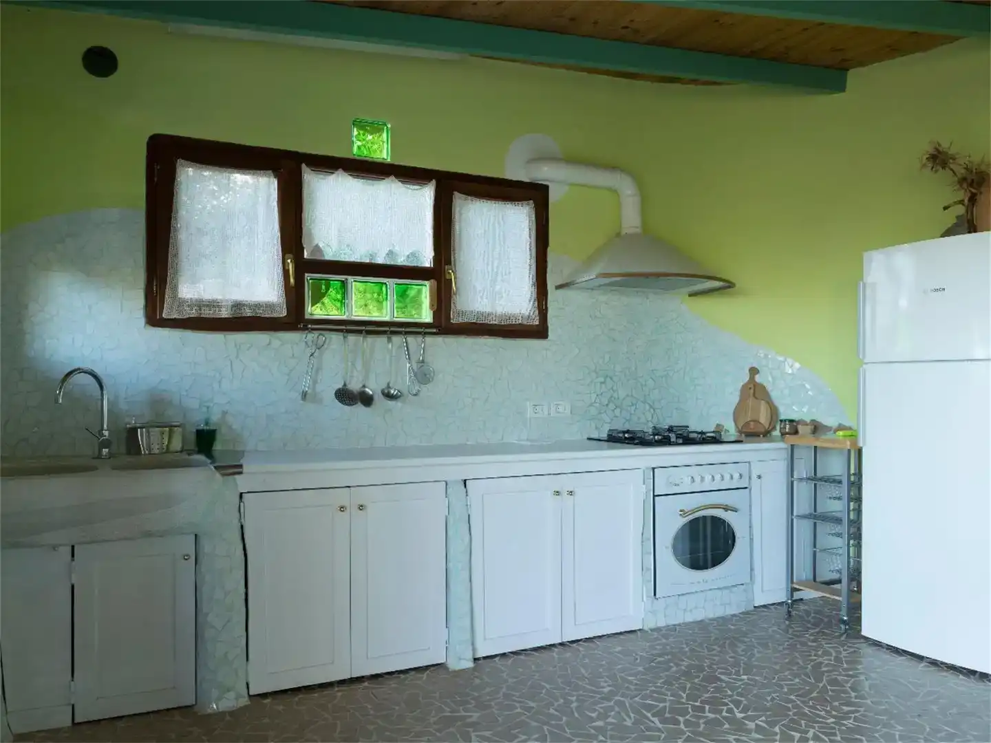 Küche von Country house zur Miete in Sierra Engarcerán mit Privatgarten