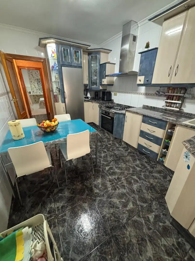 Casa adosada en venta en Calle MARIA DE ZAYAS-B SANTIAGO, 28, Miranda