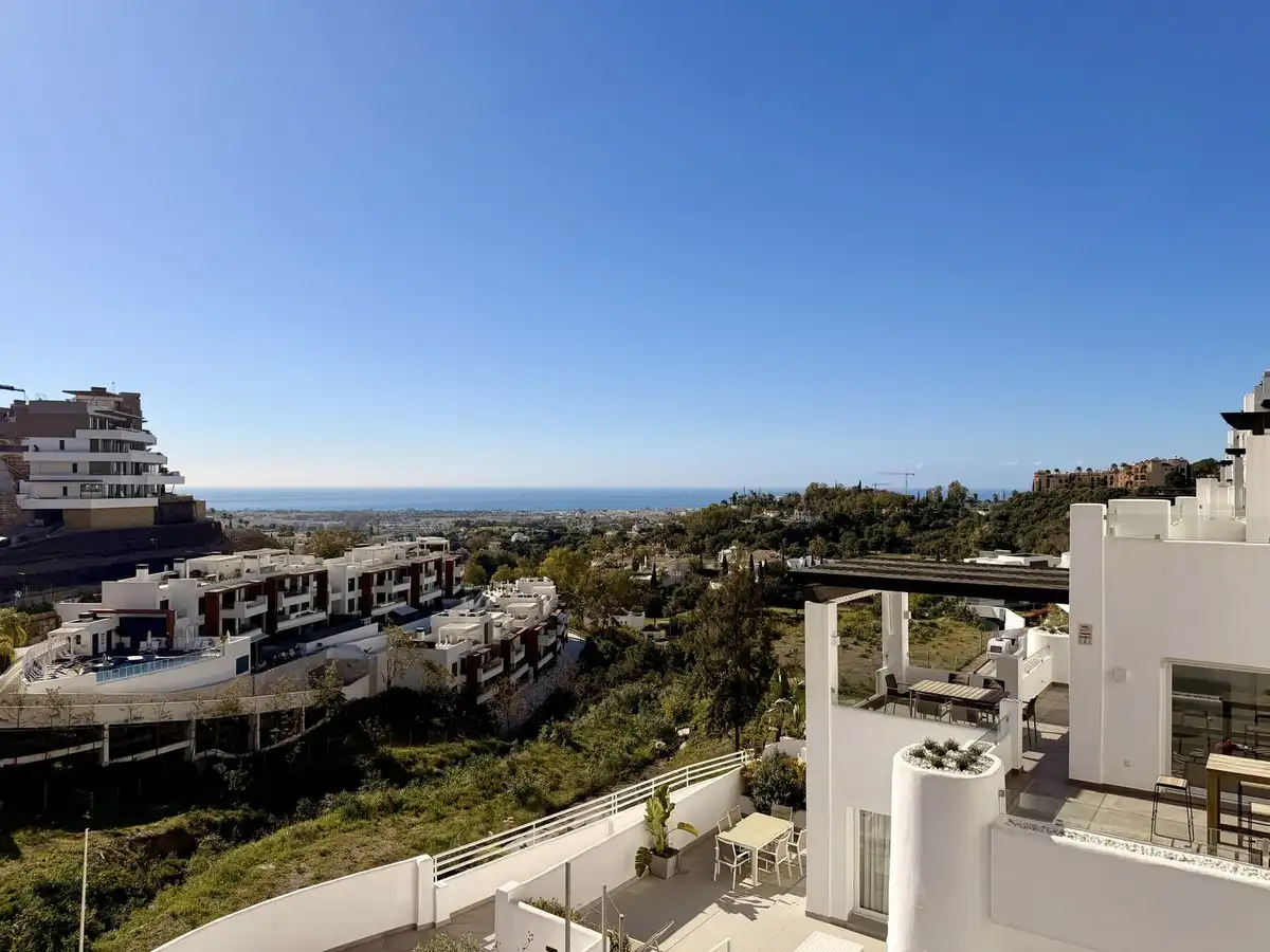 Vista exterior de Piso en venta en Benahavís con Aire acondicionado y Terraza