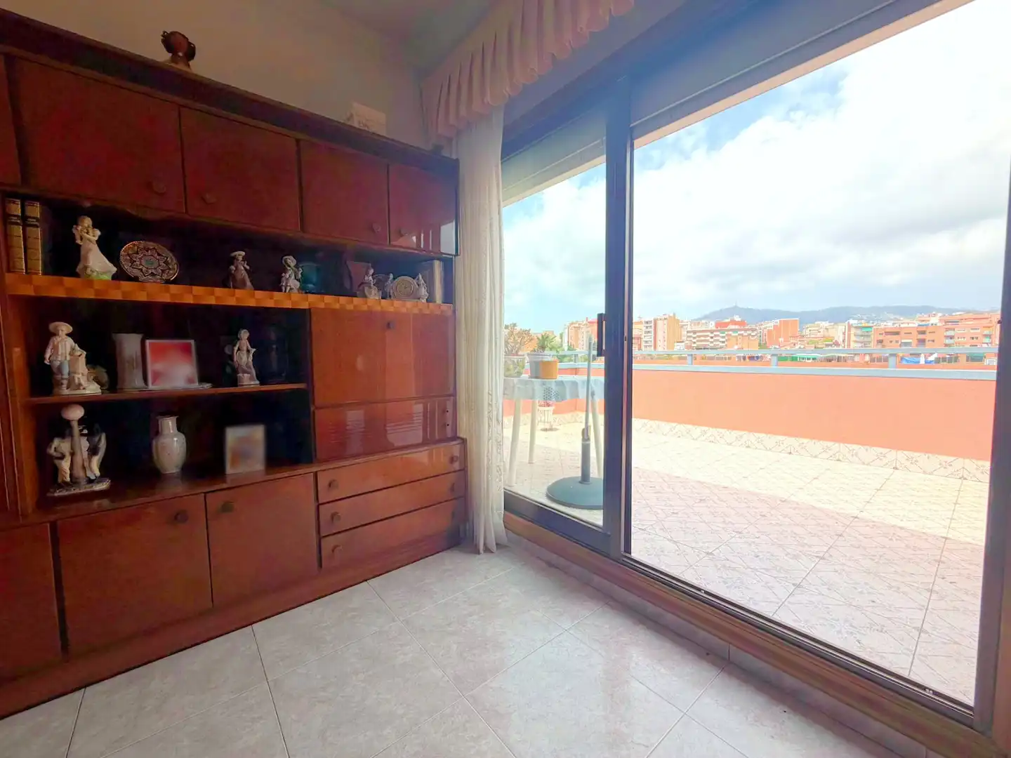 Habitación de Ático en venta en L'Hospitalet de Llobregat con Calefacción, Terraza y Horno