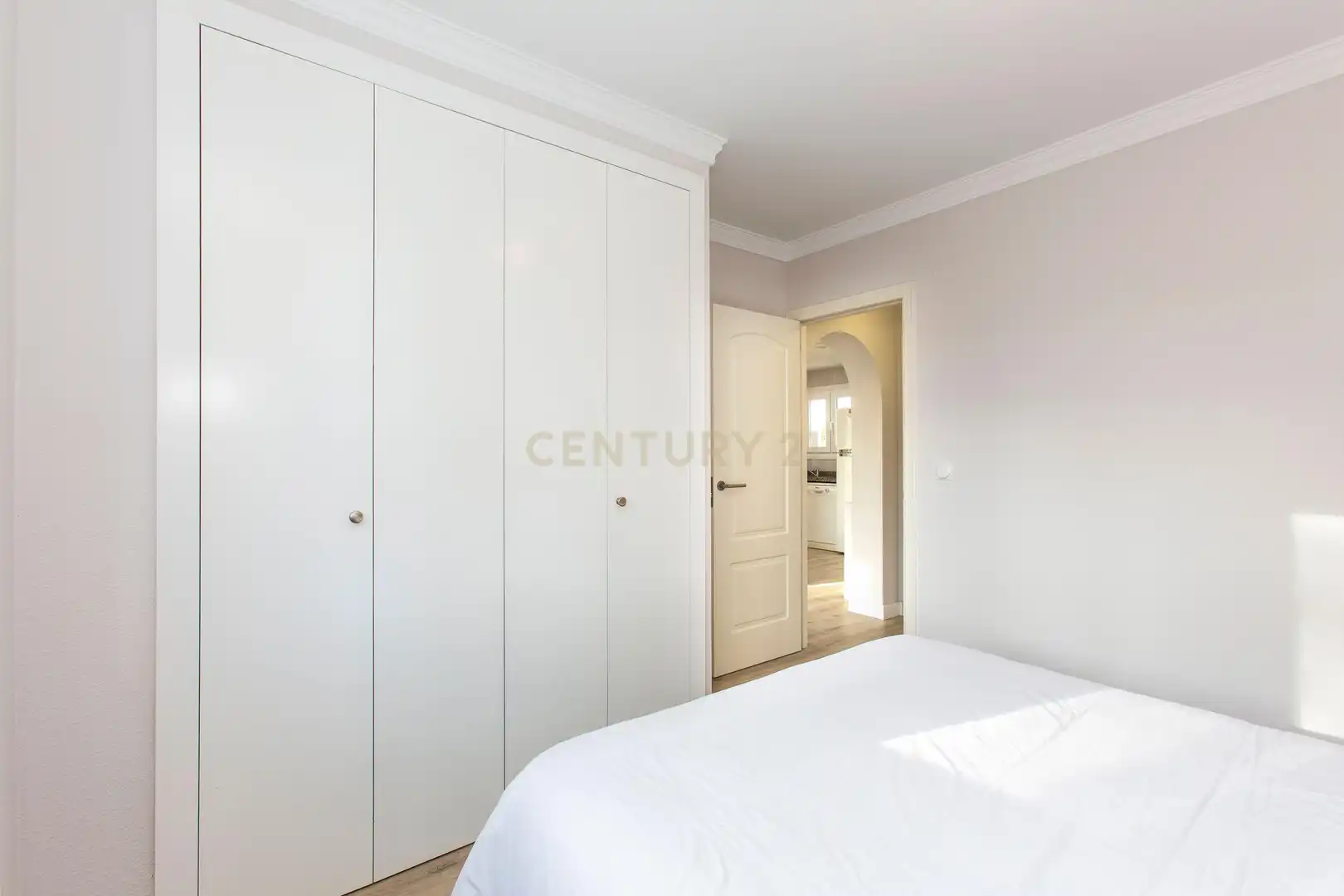 Schlafzimmer von Einfamilien-Reihenhaus zum Verkauf in Oliva mit Klimaanlage, Privatgarten und Ofen