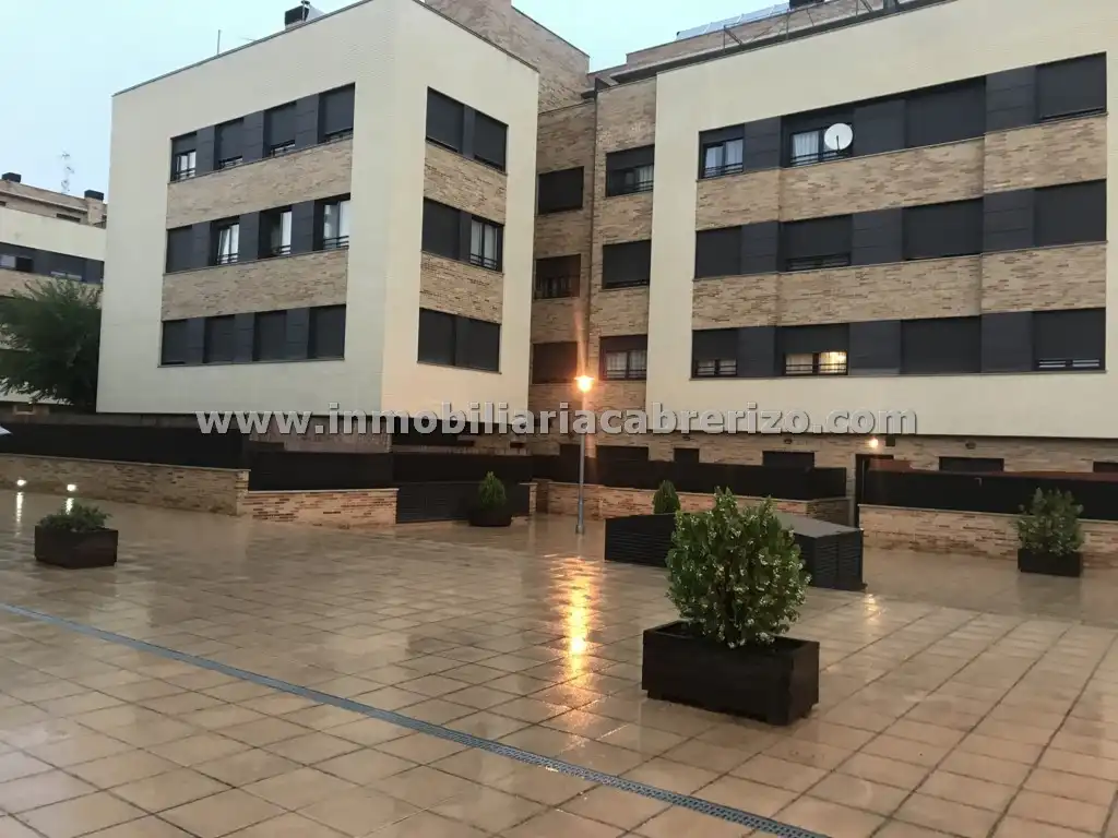 Estudi amb piscina de lloguer a Calle Río Molinos