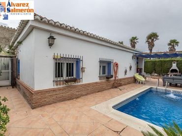 Casa amb piscina en venda a Calle CIPRESES
