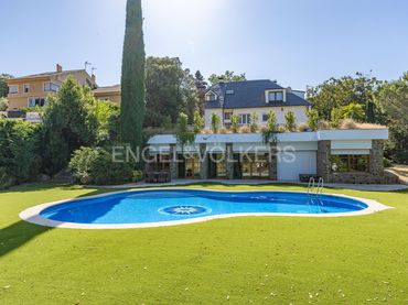 Casa con piscina in vendita a Matadepera